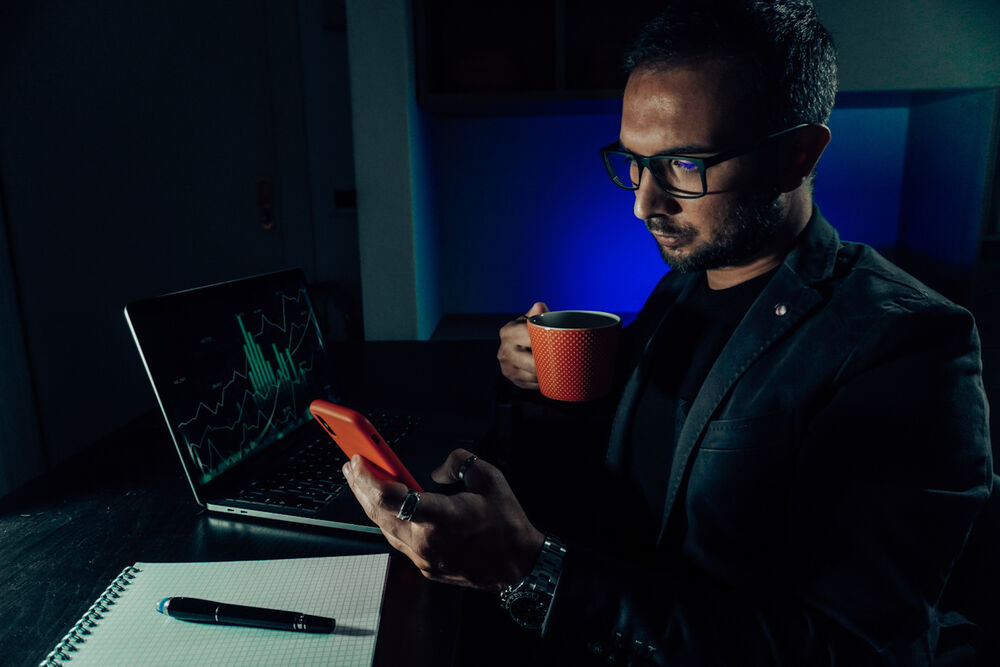 Daniele al lavoro in smartworking nel suo studio