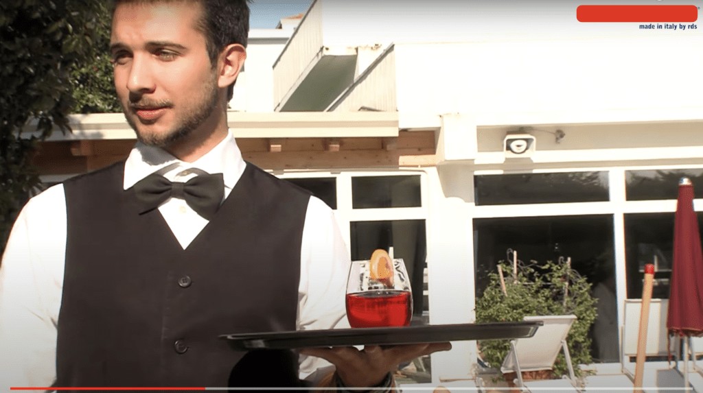 Frame di uno spot televisivo in cui compare Daniele