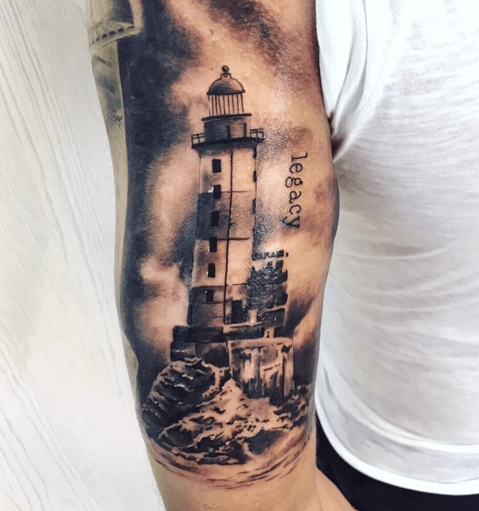 Tatuaggio faro/Legacy di Daniele, fresco di inchiostro
